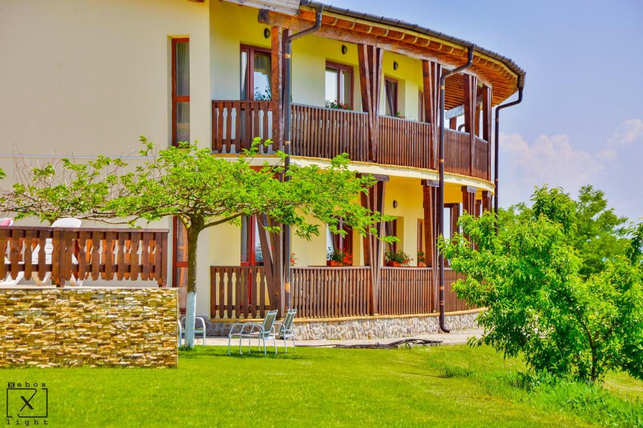Pensiunea Casa Buna Gîrbova エクステリア 写真